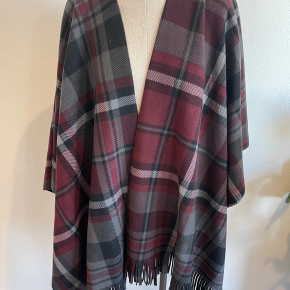 Poncho - Picture 4 of 4